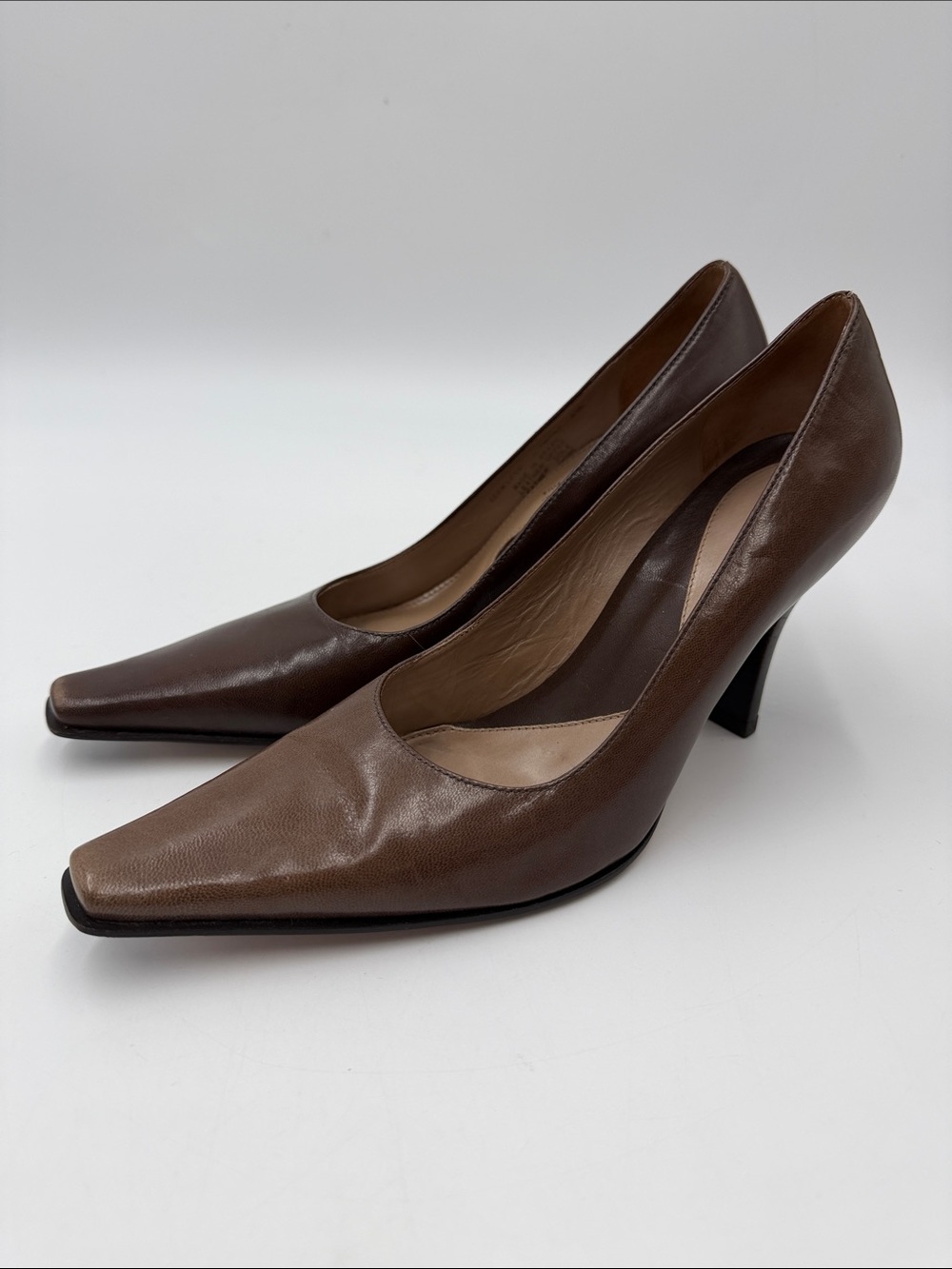 Vintage Kenneth Cole Classic Brown Leather Pointy Toe Mid-Heel Pumps